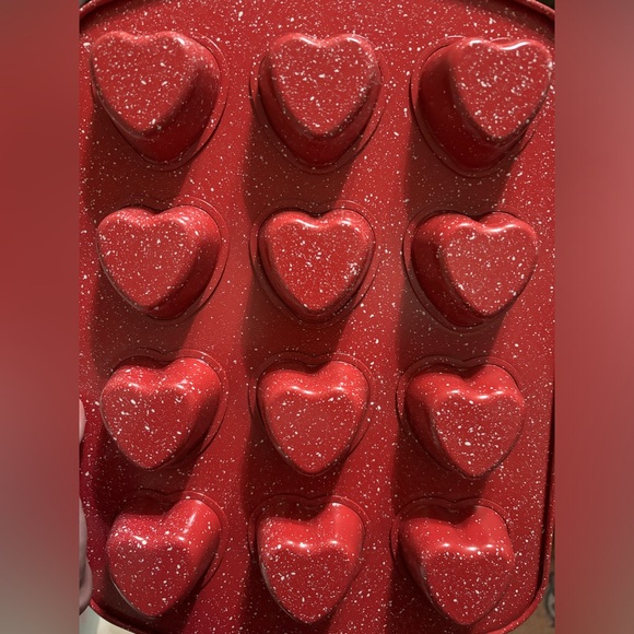 Heart cakelet pan (nwt) carbon steel/nonstick..14.96 in x 10.63 in x 1.18 in - Picture 3 of 3